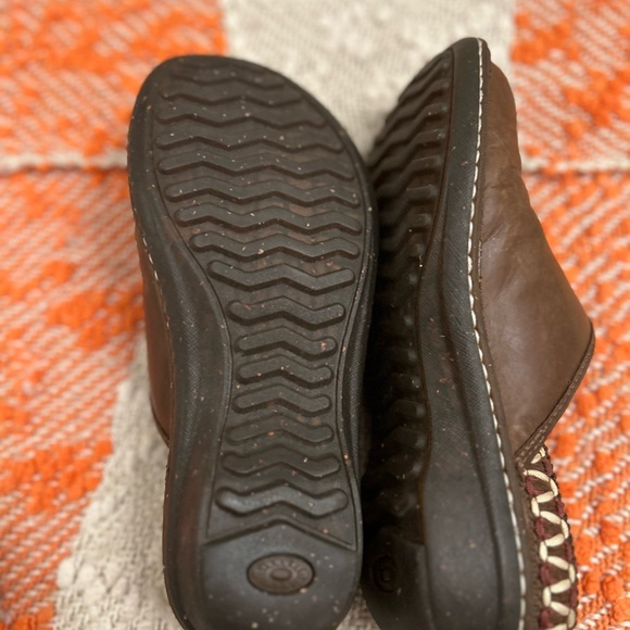 UGG Australia Slip On Clogs Slippers Tan Clog slippers shoes Size 7 - Picture 5 of 9